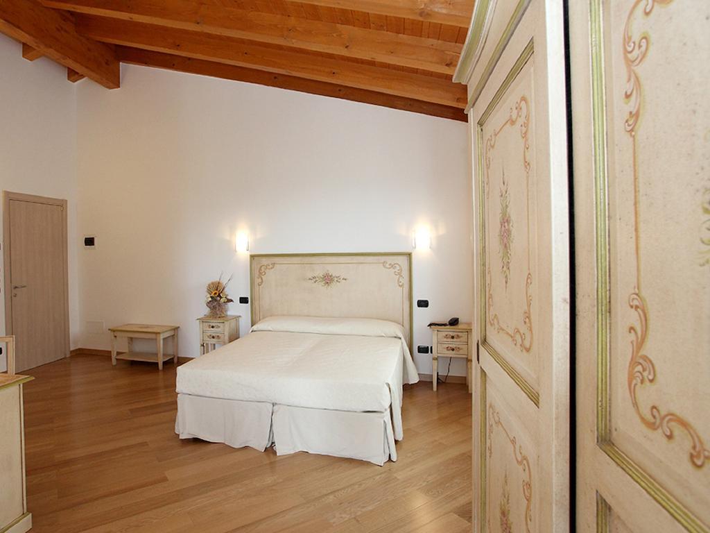 Relais Fontana Rosa B&B Wellness 카프리노 베로네세 객실 사진